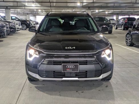 Used 2025 Kia Niro EX image 2