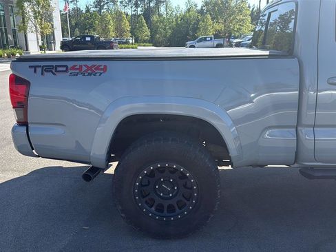 Used 2019 Toyota Tacoma TRD Sport image 7