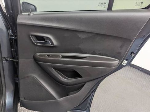 Used 2021 Chevrolet Trax LT w/ Premium Seat Package FWD image 19