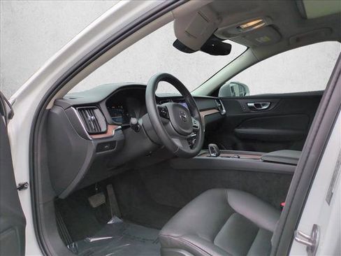 Used 2025 Volvo V60 B5 Cross Country Plus image 10