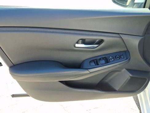 Used 2024 Nissan Sentra SV FWD image 8
