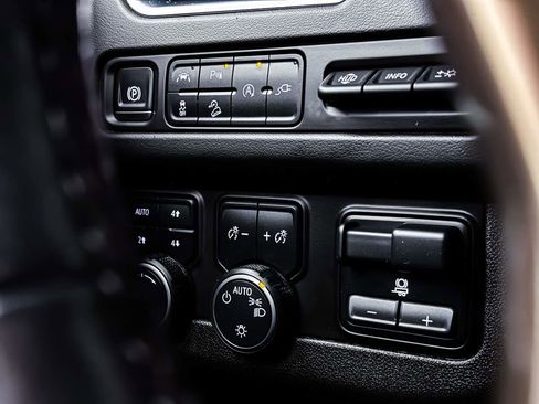 Used 2021 Chevrolet Suburban High Country w/ Premium Package image 42