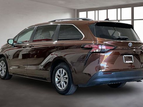 Used 2021 Toyota Sienna LE AWD/4WD image 12