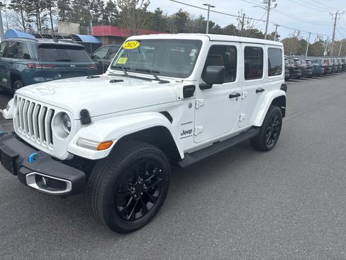 Used 2023 Jeep Wrangler Unlimited Sahara w/ Cold Weather Group AWD/4WD image 4