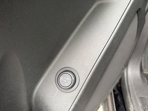 Used 2024 Chevrolet Equinox LT image 36