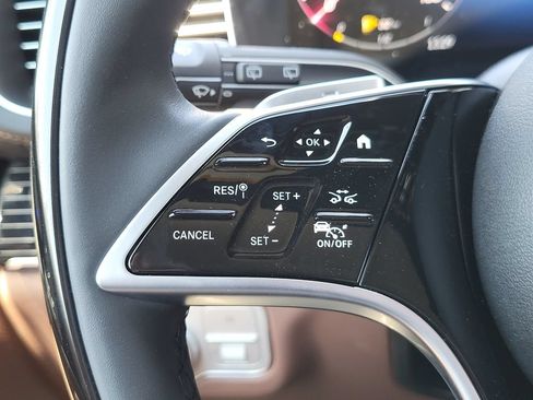 Used 2025 Mercedes-Benz GLS 450 4MATIC image 23