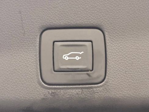 Used 2021 Chevrolet TrailBlazer LT w/ Sun and Liftgate Package FWD image 10