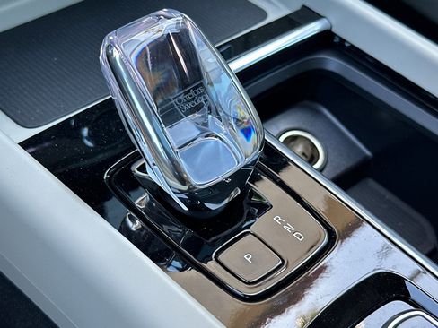 New 2026 Volvo XC60 T8 Ultra w/ Climate Package image 19