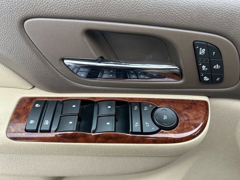 Used 2010 Chevrolet Tahoe LTZ image 11