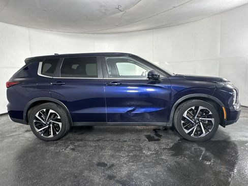 Used 2022 Mitsubishi Outlander SE image 13