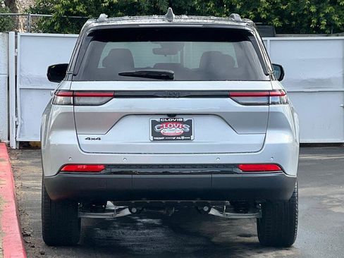 New 2025 Jeep Grand Cherokee Limited image 5