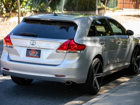 Used 2011 Toyota Venza w/ Premium Pkg #2 FWD image 4