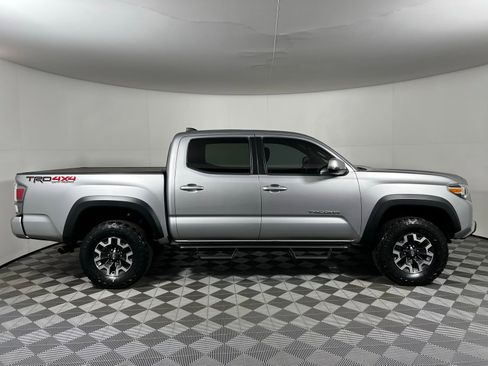 Used 2021 Toyota Tacoma TRD Off-Road w/ Technology Package image 4