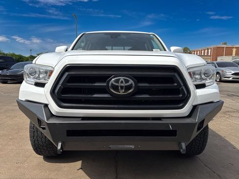 Used 2020 Toyota Tacoma SR AWD/4WD image 2