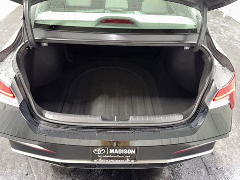 Used 2025 Hyundai Elantra SEL image 31