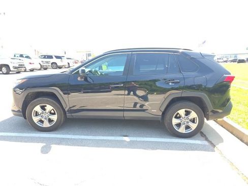 Used 2023 Toyota RAV4 LE AWD/4WD image 2