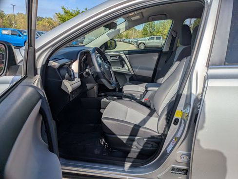Used 2015 Toyota RAV4 LE image 12