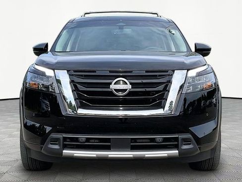 Used 2025 Nissan Pathfinder SL w/ SL Premium Package FWD image 2
