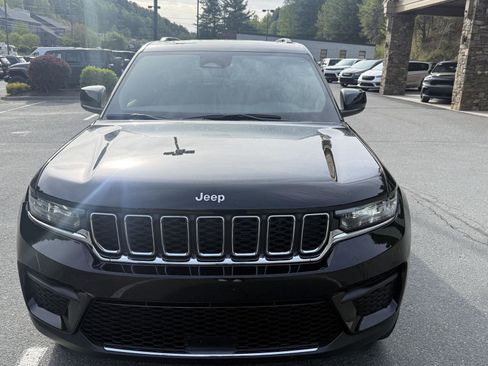 Certified 2024 Jeep Grand Cherokee Laredo X w/ Luxury Tech Group I AWD/4WD image 2
