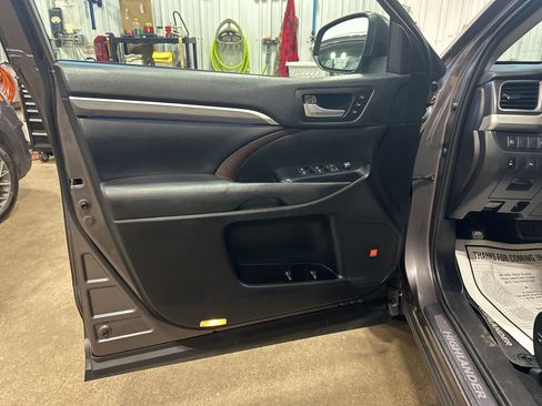 Used 2019 Toyota Highlander Limited w/ Protection Package #3 AWD/4WD image 20