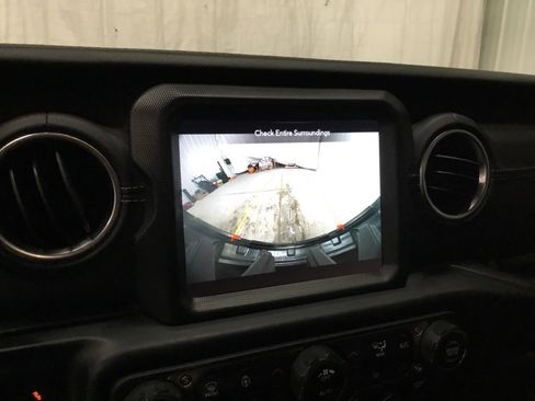 Used 2020 Jeep Wrangler Unlimited Sahara AWD/4WD image 26