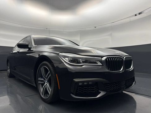 Used 2019 BMW 750i xDrive w/ Executive Package AWD/4WD image 1