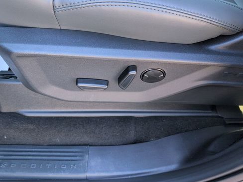 New 2026 Ford Expedition Active image 9