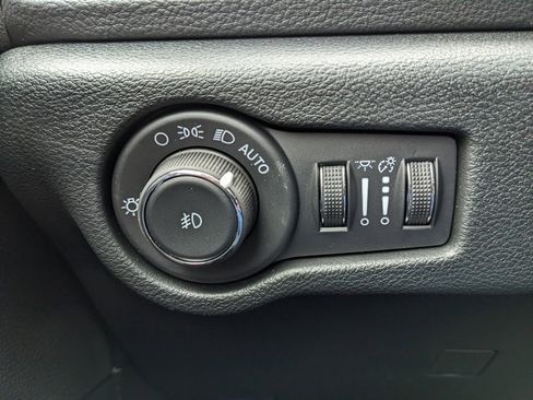 Certified 2026 Chrysler Pacifica Select w/ S Appearance Package image 51