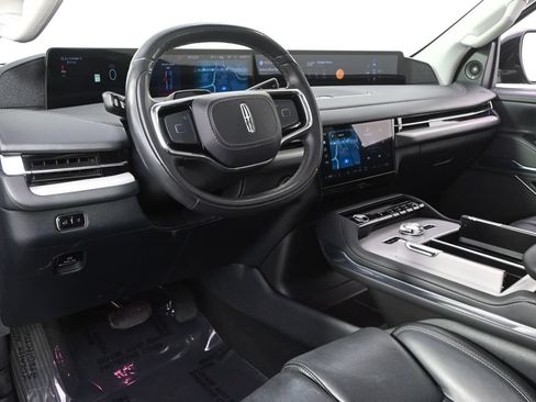 Used 2025 Lincoln Navigator Reserve AWD/4WD image 11