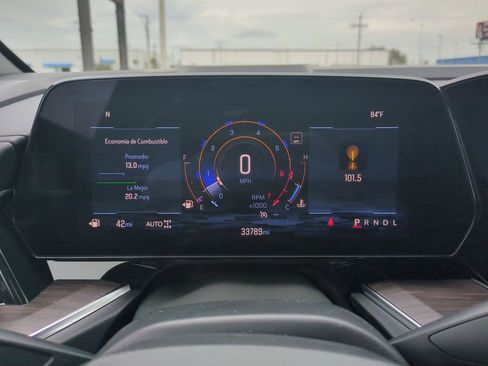 Used 2025 Chevrolet Suburban Z71 image 36