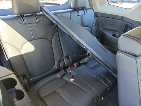 Used 2023 Honda Pilot Touring image 11