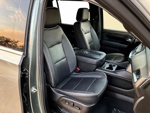 Used 2023 Chevrolet Suburban Premier image 30