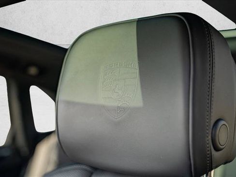 Certified 2023 Porsche Macan Turbo AWD/4WD image 12