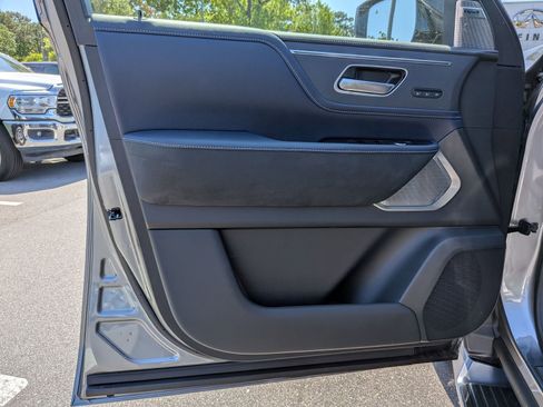 New 2026 INFINITI QX80 4WD image 11