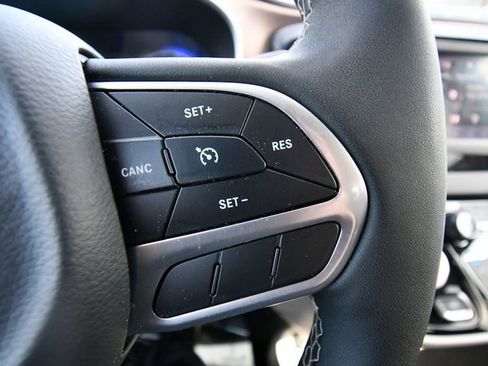 Used 2024 Chrysler Voyager LX FWD image 21