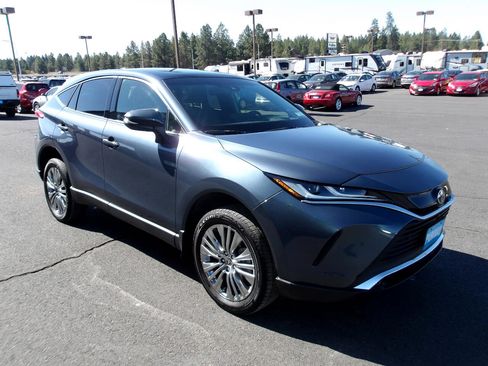 Used 2023 Toyota Venza Limited image 7