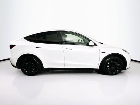 Used 2023 Tesla Model Y AWD image 10