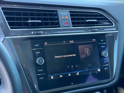 Used 2022 Volkswagen Tiguan SE image 28