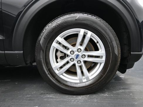 Used 2023 Ford Explorer XLT w/ Equipment Group 202A image 10