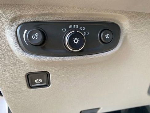 Used 2019 GMC Terrain SLT w/ Preferred Package FWD image 19