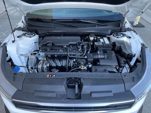 Used 2025 Kia K4 LXS image 32