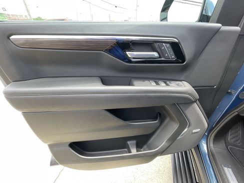 Certified 2025 Chevrolet Suburban Premier AWD/4WD image 23