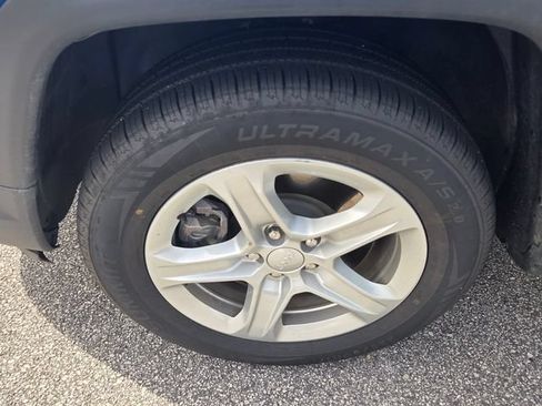 Used 2023 Jeep Compass Sport AWD/4WD image 4