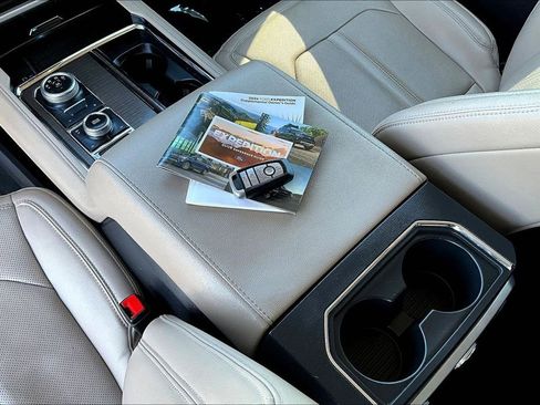 Used 2024 Ford Expedition Limited image 35