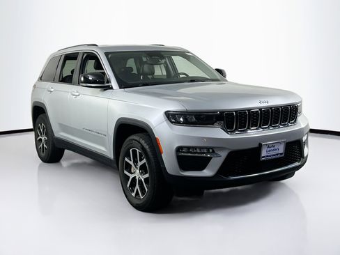 Used 2023 Jeep Grand Cherokee Limited image 3