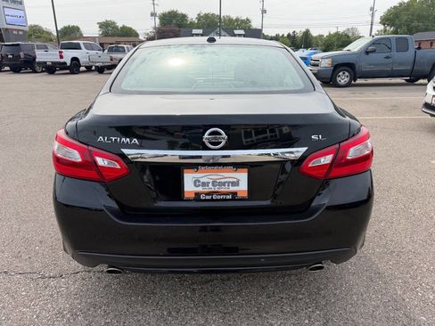 Used 2017 Nissan Altima 2.5 SL w/ Moonroof Package FWD image 4