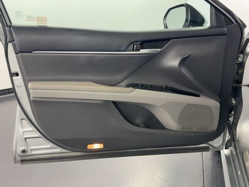 Used 2018 Toyota Camry LE image 20