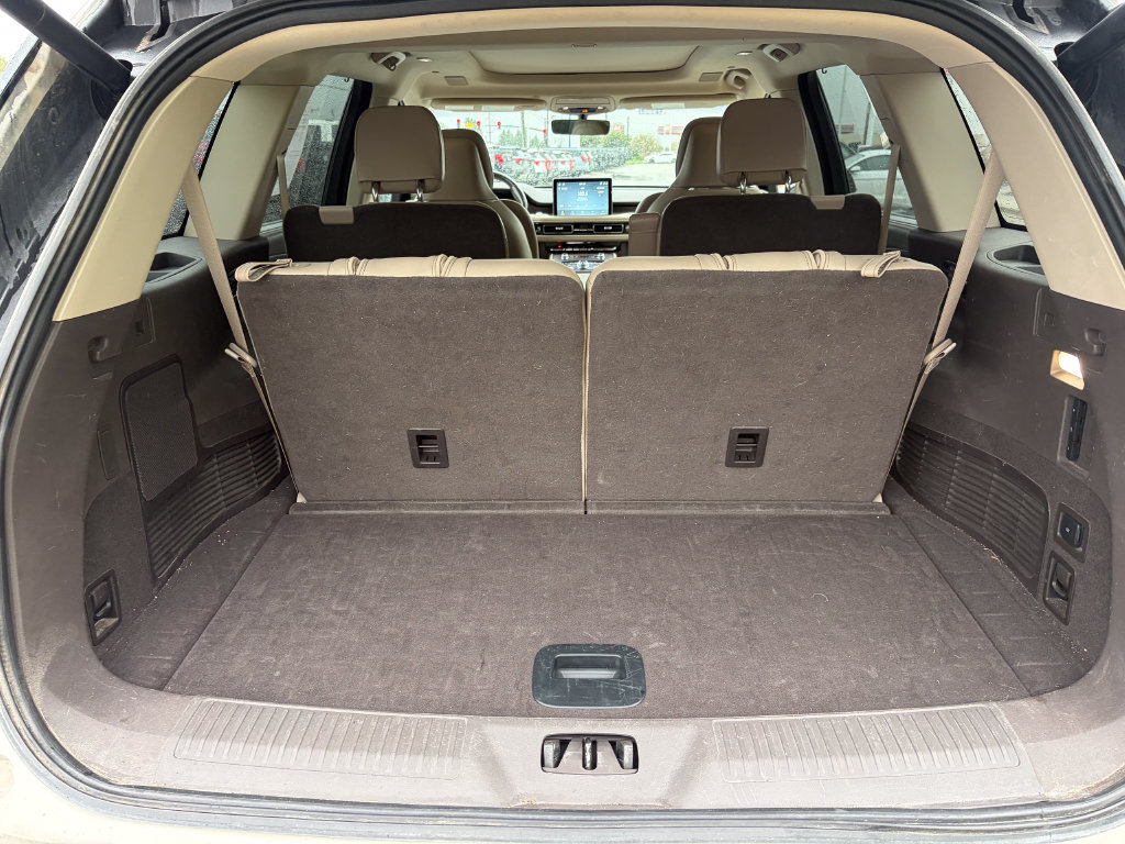 Used 2023 Lincoln Aviator Grand Touring w/ Equipment Group 301A AWD/4WD image 16