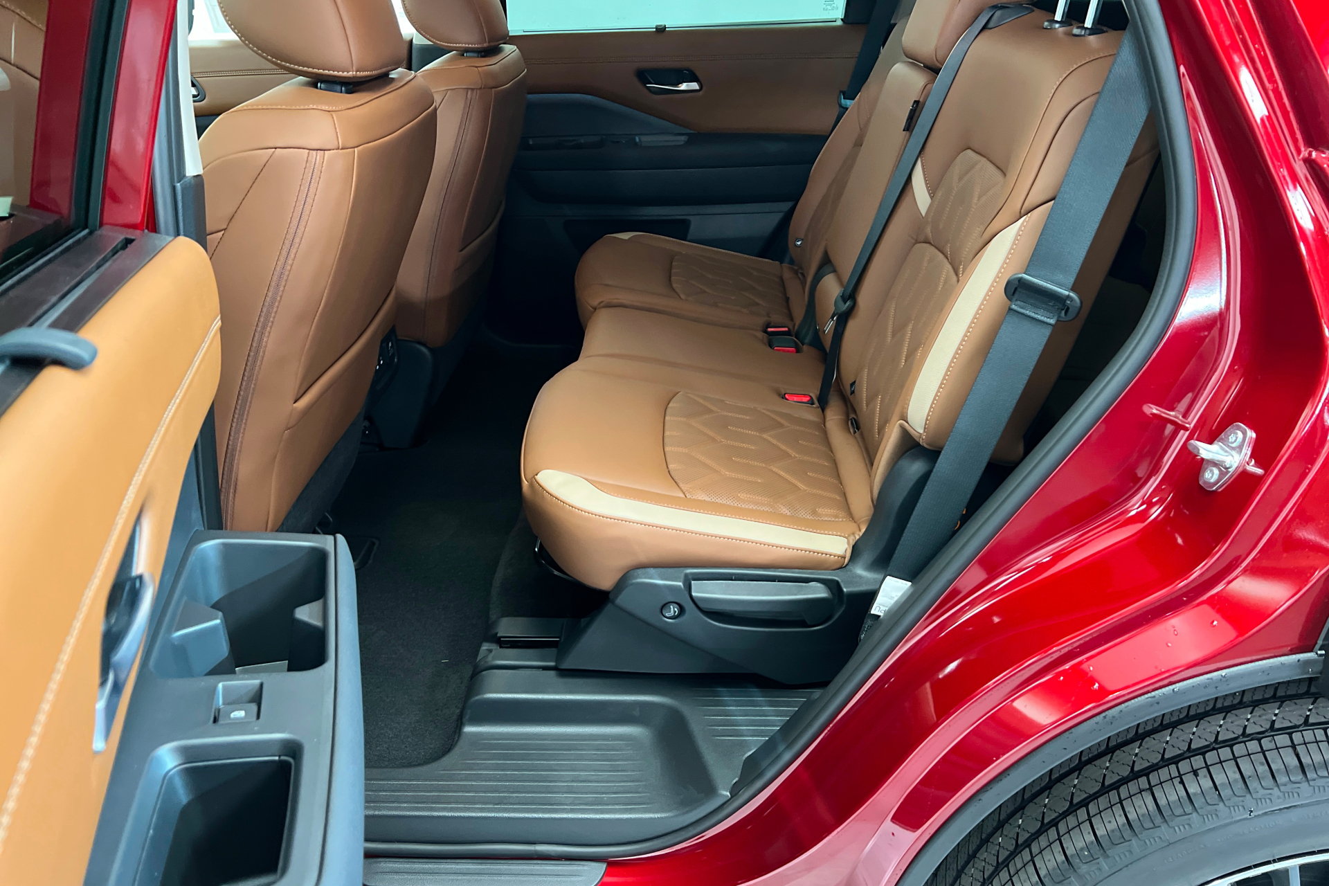 New 2026 Nissan Pathfinder Platinum w/ Cargo Package AWD/4WD image 21