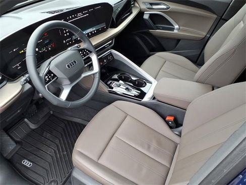 Used 2025 Audi Q5 Premium w/ Convenience Package image 14